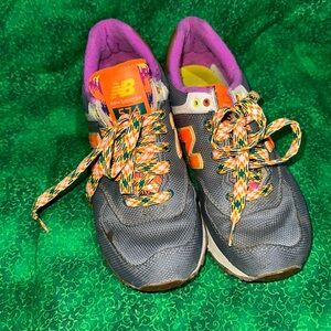 New Balance multi colored sneakers; size 8